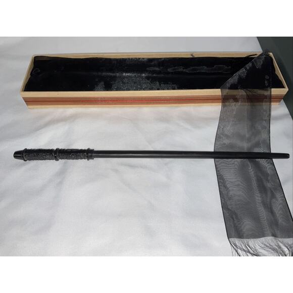 The Noble Collection Harry Potter Professor Snape Wand in Ollivander's Box - Picture 4 of 12